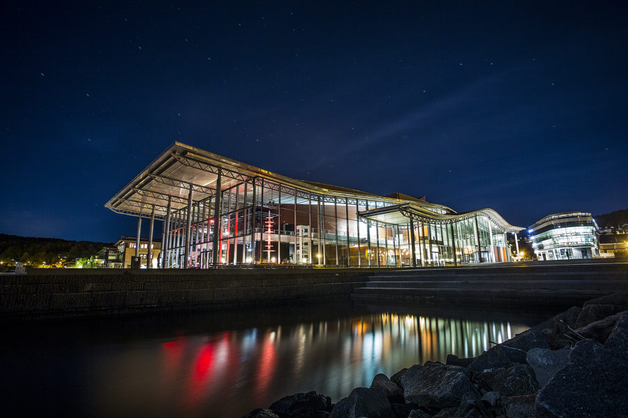 Bilde av Bølgen kulturhus, natt